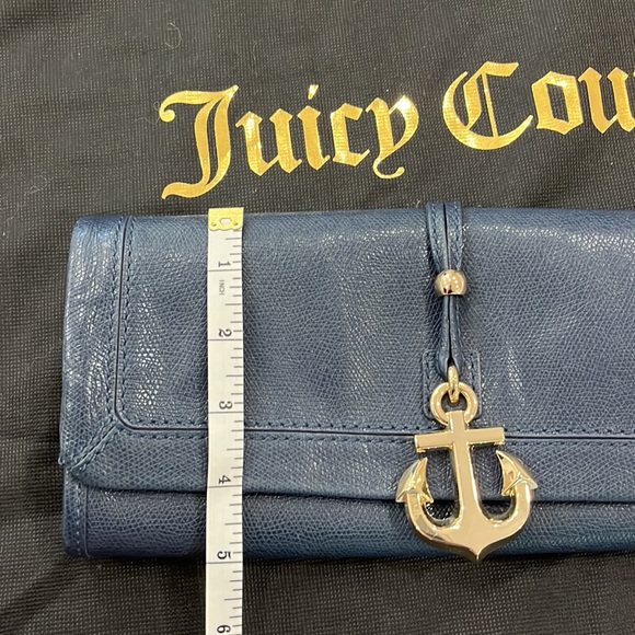 JUICY COUTURE NAVY BLUE LEATHER CLUTCH BAG. DUST BAG INCLUDED - Picture 13 of 13